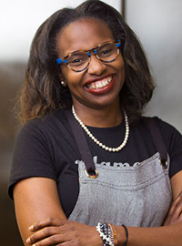 Tracie Shelton